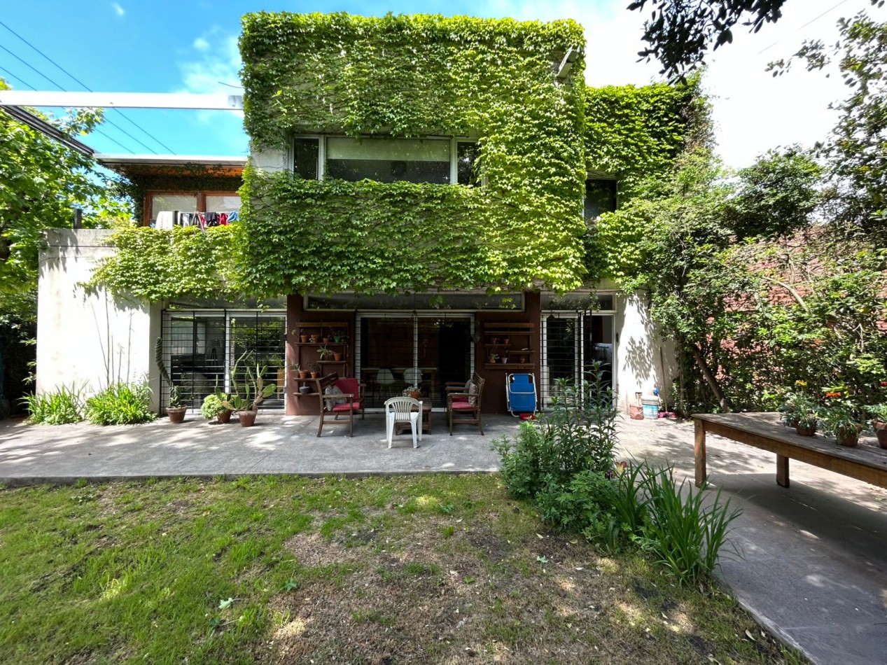 CASA EN PH 4 AL FRENTE COCHERA DOBLE QUINCHO PARQUE. APTO CREDITO