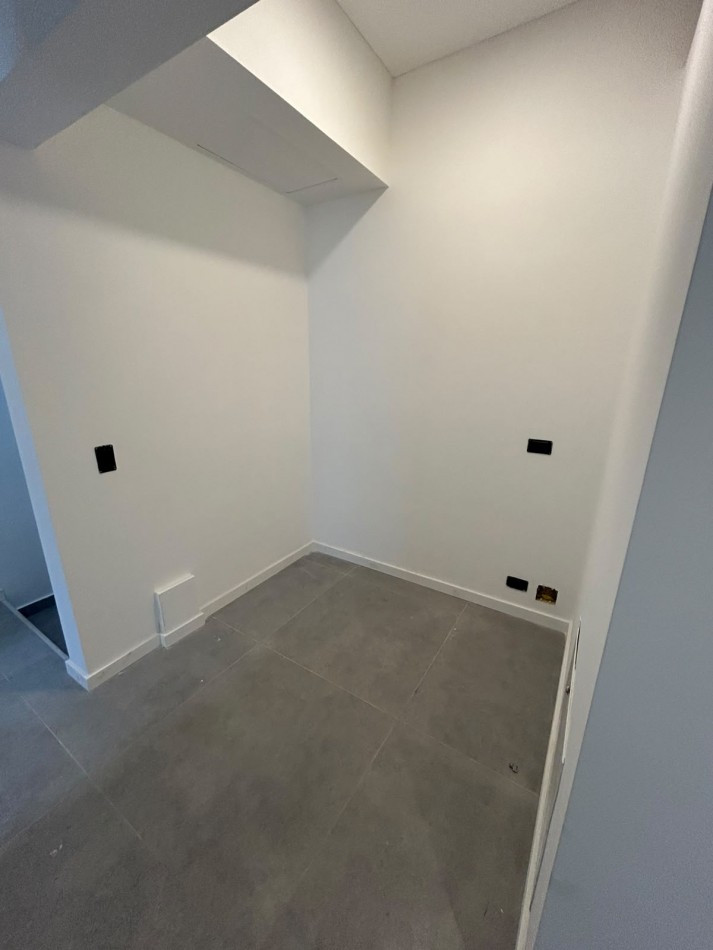 CASA 4 AMBIENTES CON ENTRADA DE AUTOS A ESTRENAR.CHAUVIN