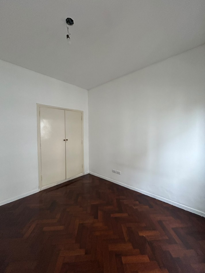 DEPARTAMENTO RECICLADO 3 AMBIENTES CON DEPENDENCIA. ALDREY