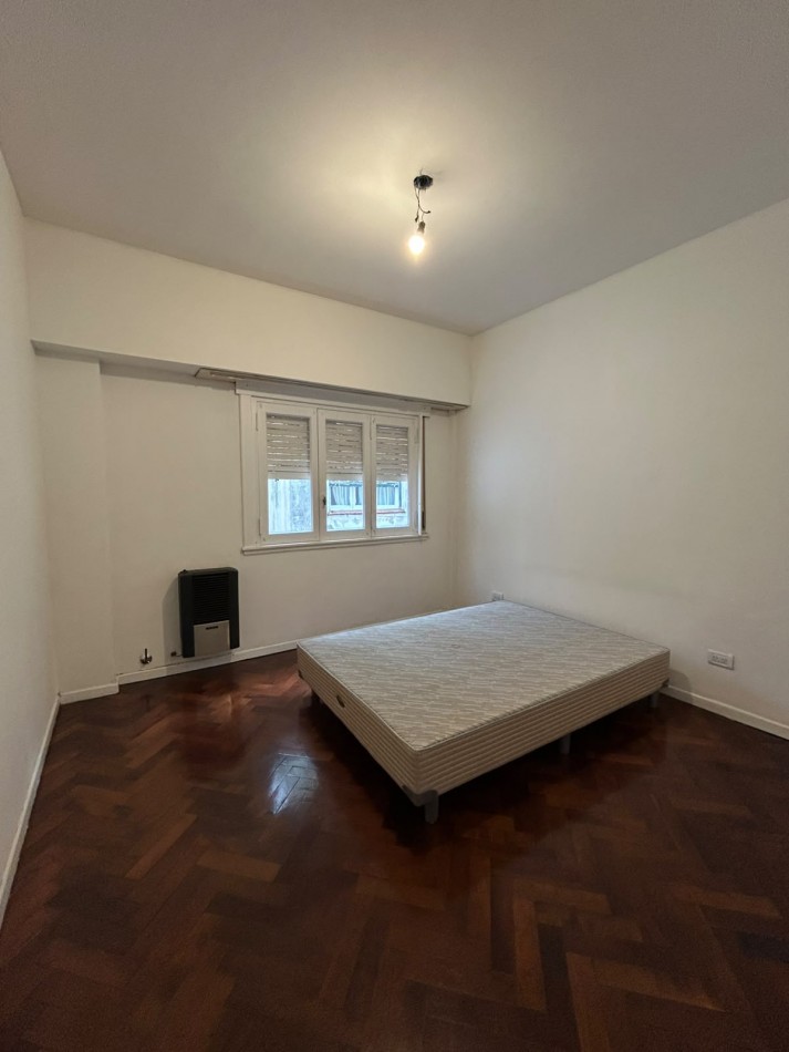 DEPARTAMENTO RECICLADO 3 AMBIENTES CON DEPENDENCIA. ALDREY