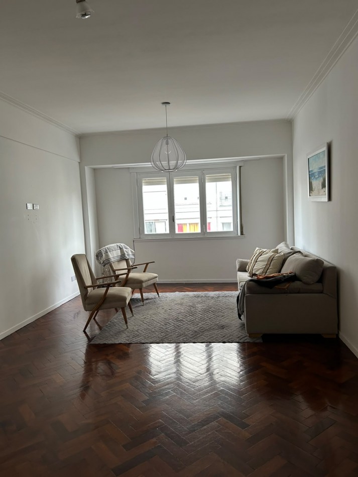 DEPARTAMENTO RECICLADO 3 AMBIENTES CON DEPENDENCIA. ALDREY