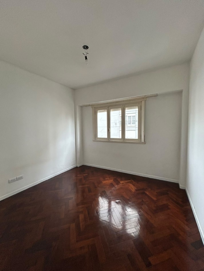 DEPARTAMENTO RECICLADO 3 AMBIENTES CON DEPENDENCIA. ALDREY
