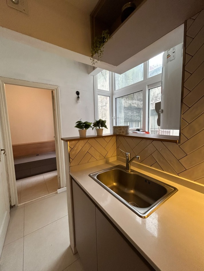 DEPARTAMENTO RECICLADO 3 AMBIENTES CON DEPENDENCIA. ALDREY