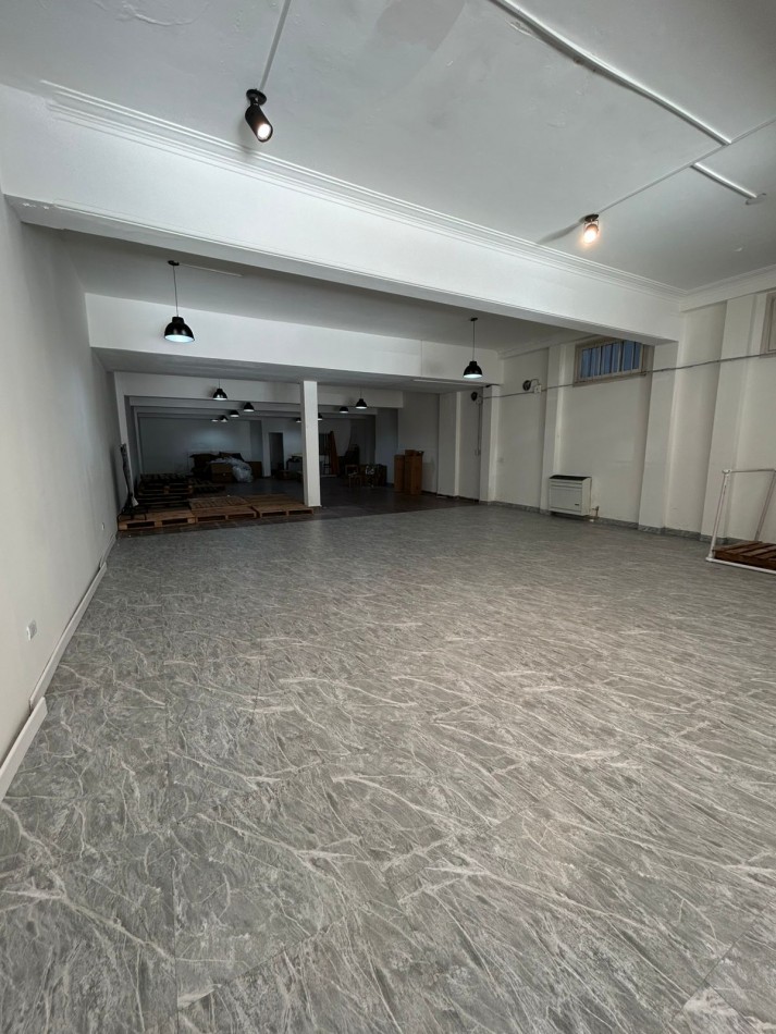 LOCAL COMERCIAL A LA CALLE CON SOTANO. MACROCENTRO
