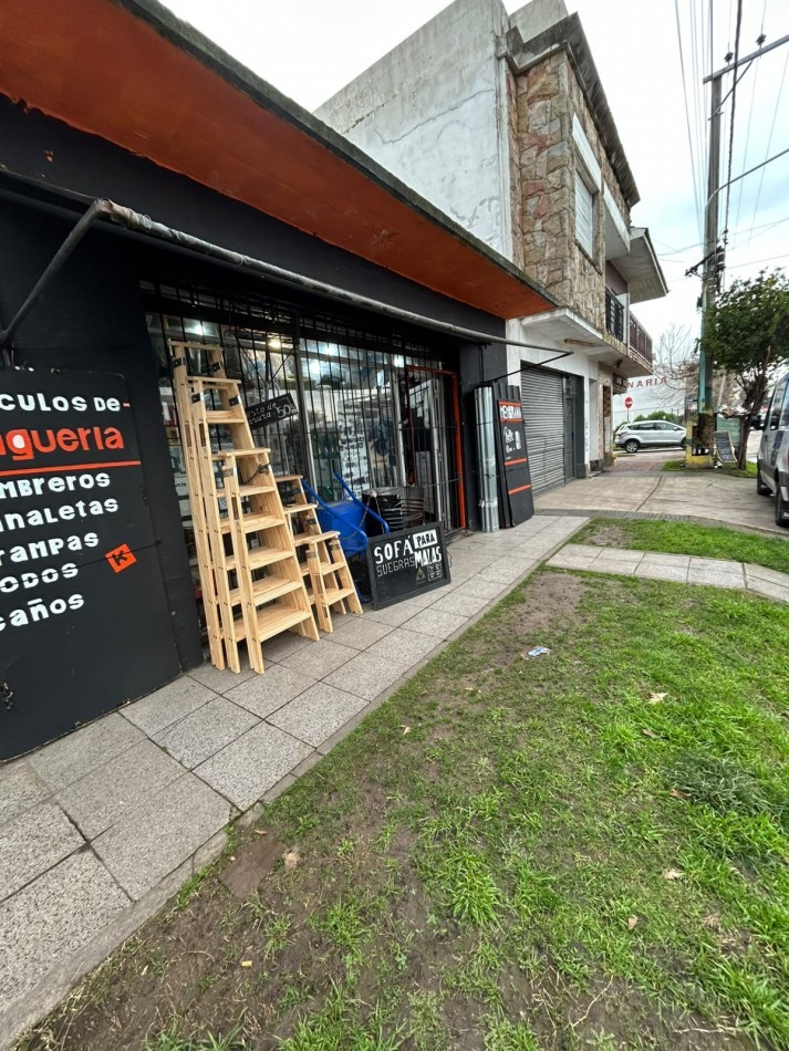 PH 3 AMBIENTES AL FRENTE CON LOCAL. BARRIO EL PROGRESO