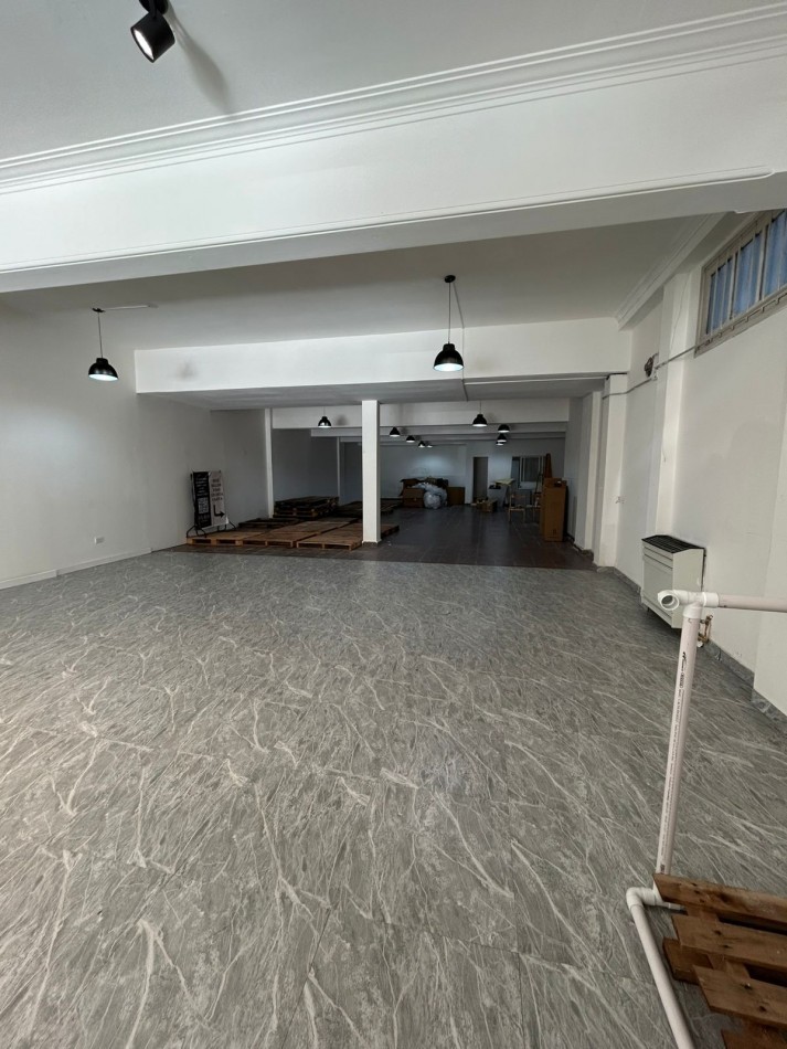 LOCAL COMERCIAL A LA CALLE CON SOTANO. MACROCENTRO