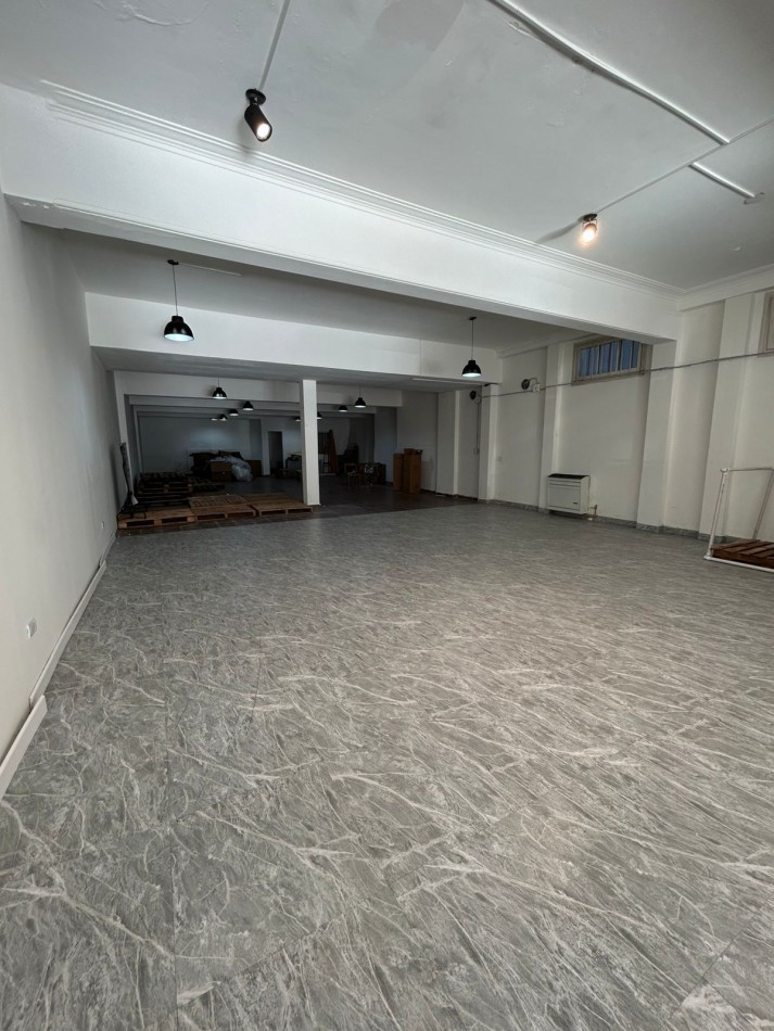 LOCAL COMERCIAL A LA CALLE CON SOTANO. MACROCENTRO